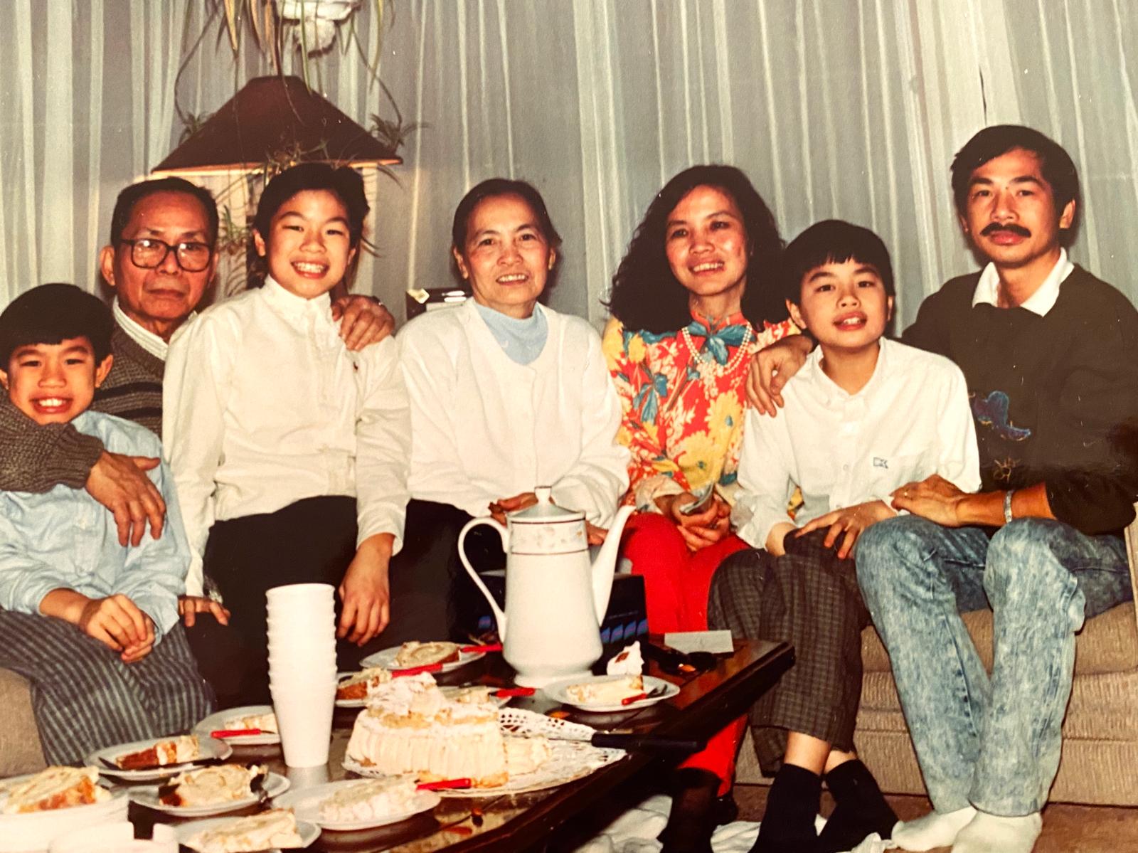 Family with grandparents in Montréal